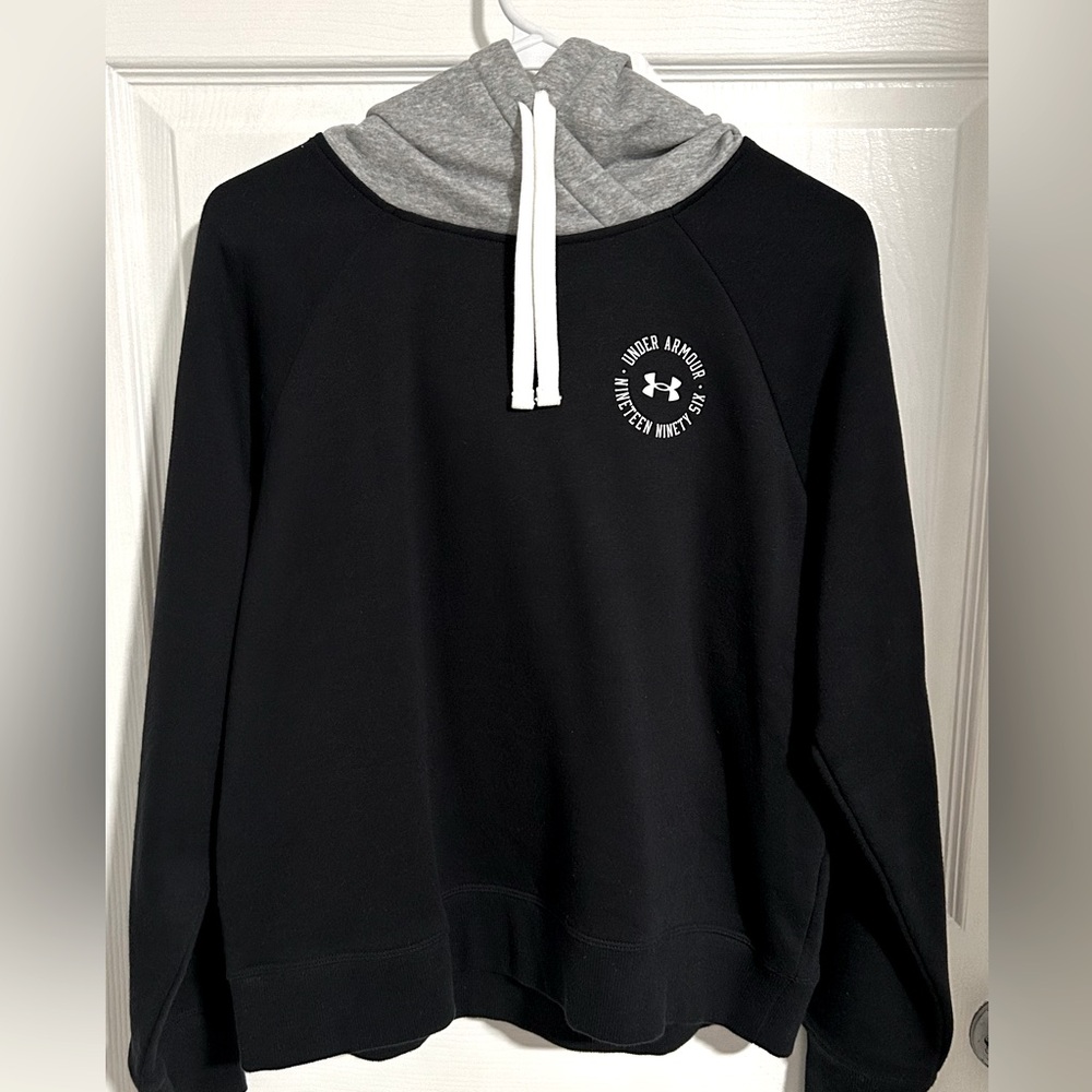 NWOT Under Armor Hoodie Size Women Medium
